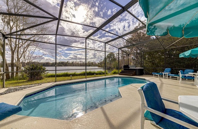 Beautiful Lake View Pool House Brand new Hot Tub