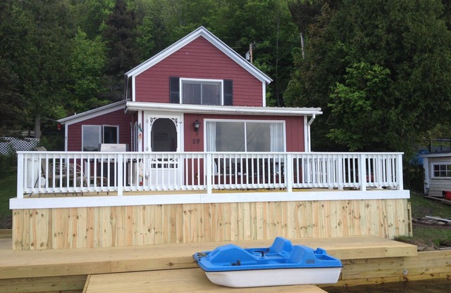 Beautiful Lakefront Cottage