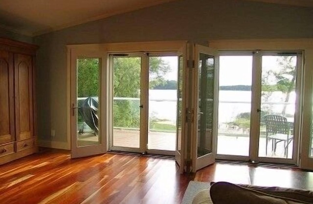 Beautiful Lakefront Home, Central AC, Paddle to Lake Michigan, Dock, Beach, Raft