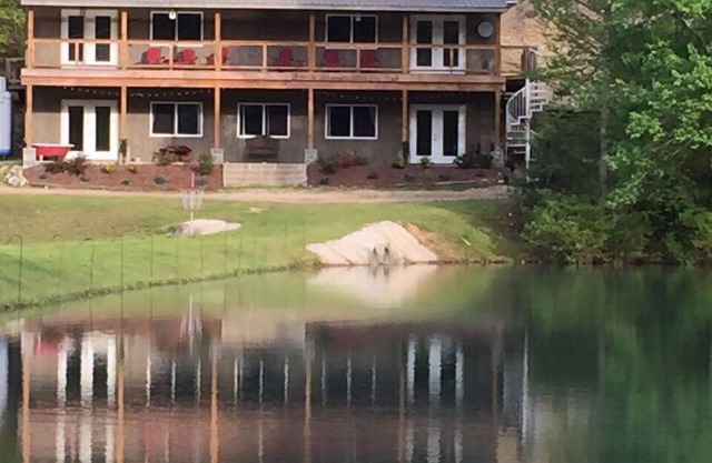 Beautiful, Lakefront, Mountain View Retreat for Your Group, New 300’ Waterslide.