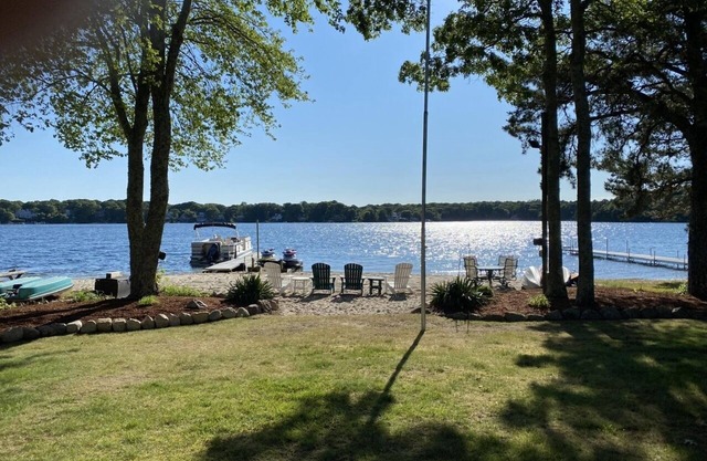 Beautiful lakefront vacation property in Mashpee
