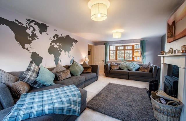 Beautiful Large 4 bedroom house with hot tub