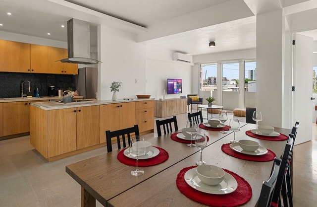 Beautiful large apartment w/pool and near the Beach - 10 minutes from airport.