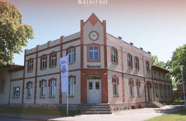 Beautiful large apartment in Kaiserhof Schwennenz with large plot of land