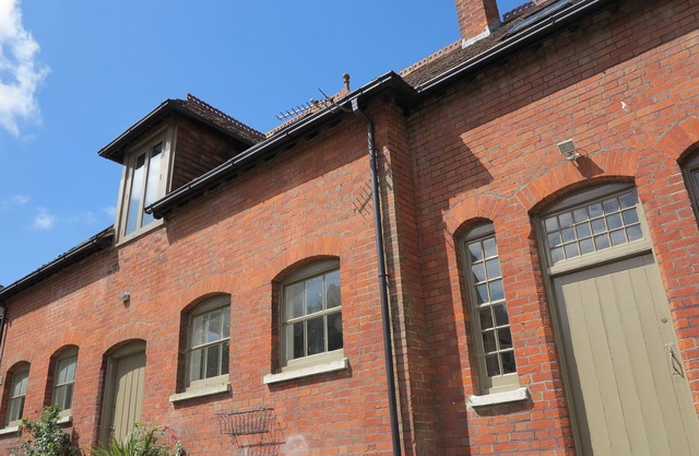 Beautiful large cottage with 12 bedrooms in New Forest