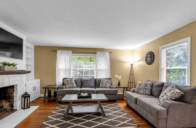 Beautiful Large Home, Great 4 Kids. 2x Living Room