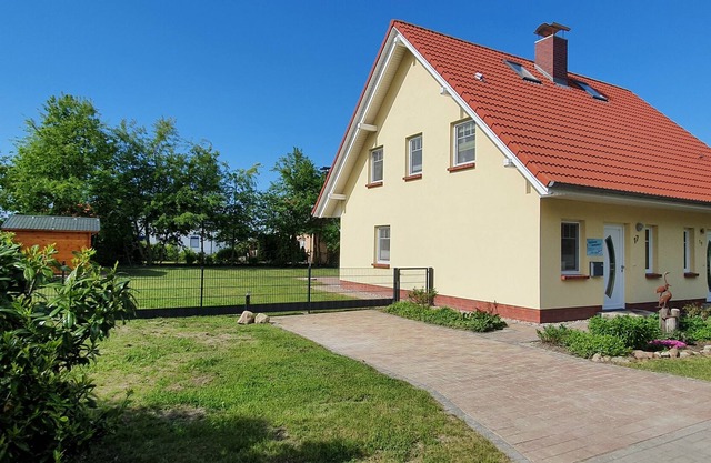 Beautiful location with Bodden view, DHH, garden, near bathing area, pets welcome!