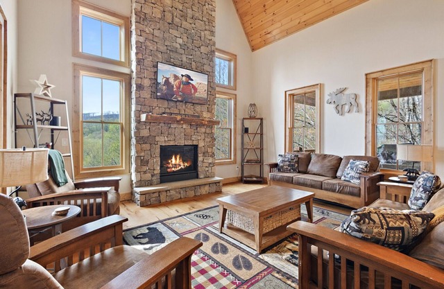 Beautiful Lodge in The Lodge at Eagles Nest