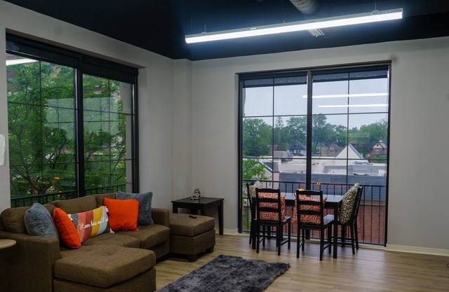 Beautiful Loft in Dearborn