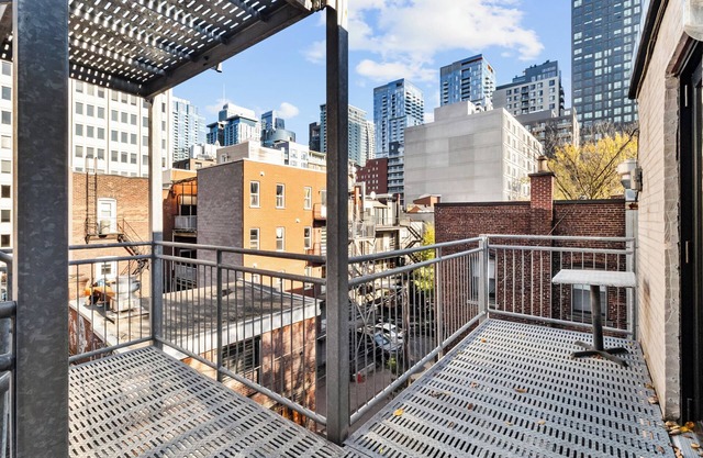 Beautiful Loft in Downtown