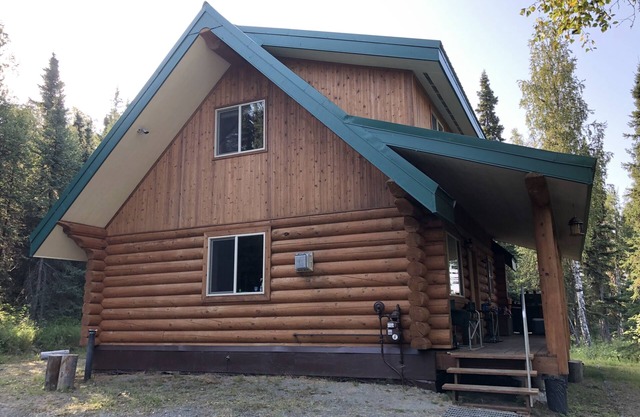 Beautiful Log Cabin Retreat. Access Kenai River/Bings Landing State Park
