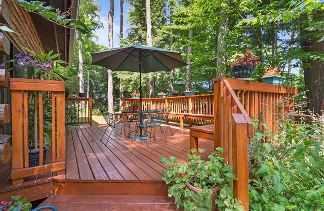 Beautiful Log Cabin | Wooded | Lake Access | Interlochen Arts Academy