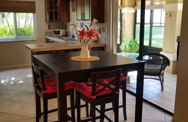 Beautiful Miami Lakehouse For Families RH 3 Beds/2 Baths/Sleeps 4