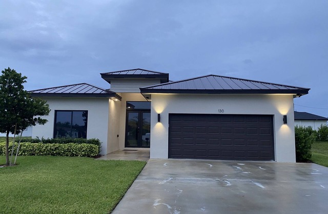 Beautiful Modern Open Concept House Near Beach