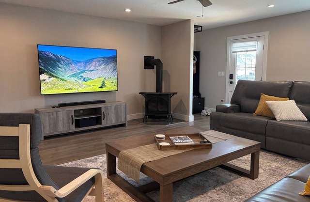 Beautiful modern 3-bedroom Gunnison/Crested Butte retreat