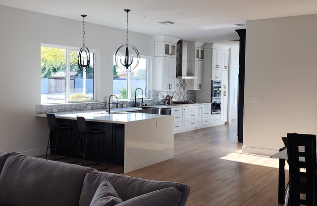 Beautiful Modern 5 BR house, pool, sand volleyball court near Kierland & Quarter