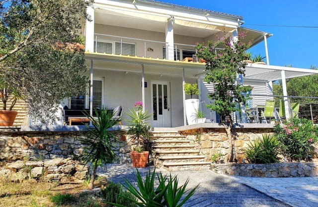 Beautiful, modern and comfortable apartment right by the sea!