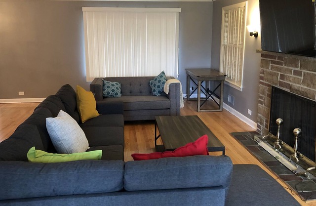 Beautiful modern home in Lincolnwood Towers