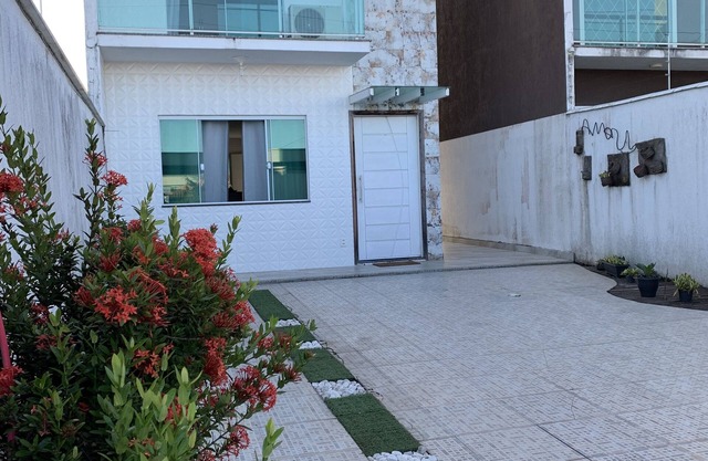 Beautiful, modern house located 5 minutes from the beach, 4 bedrooms and 3 suites