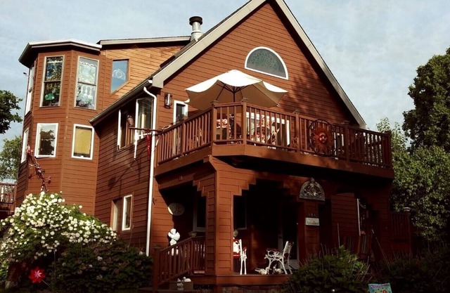 Beautiful Modern Swiss Cottage in Athens, NY