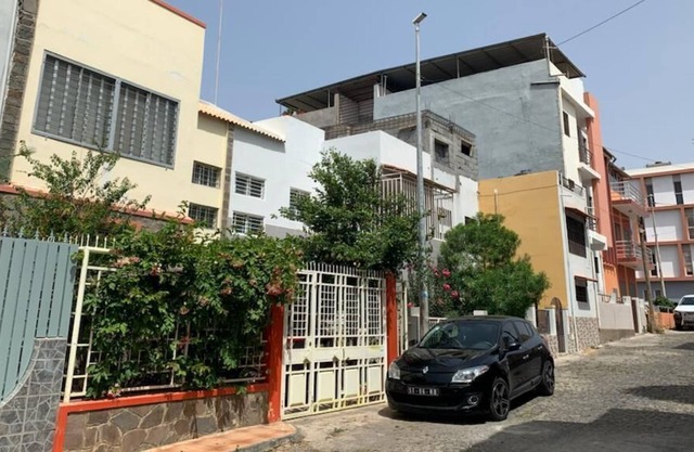 Beautiful, Modern Townhouse in Praia - Capital