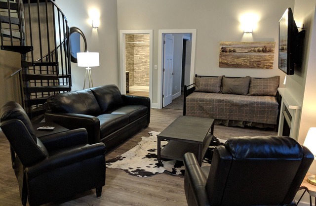 Beautiful & Modern Loft Apartment in the Heart of Ellicottville!