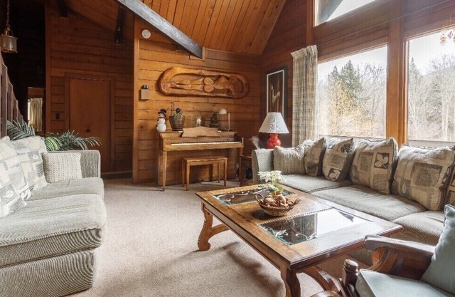 Beautiful Mountain and River View Front Chalet