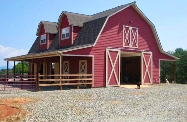 Beautiful Mountain Views on 35 Acre Horse Farm!