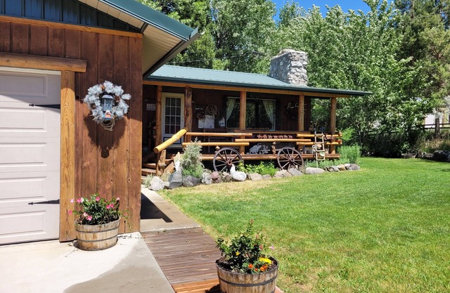 Beautiful Mountain Views with Trout Creek Frontage! Ten Miles from Yellowstone!