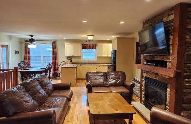 Beautiful Muskoka Cottage with Amenities on the Shores of Lake of Bays