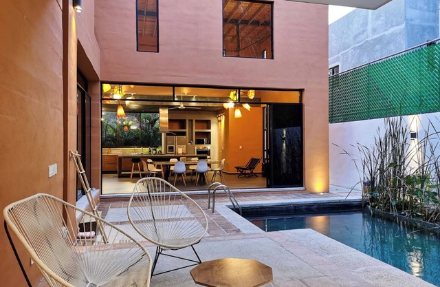 Beautiful private Villa with Viva Pool, outdoor spaces. AC and WiFi.