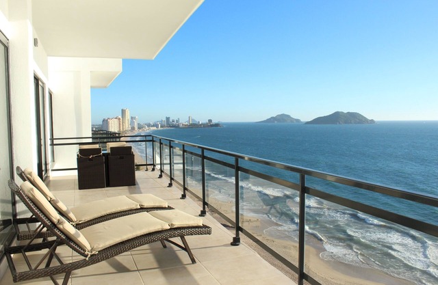 Beautiful New Beach condo in Pearl Tower, Mazatlan