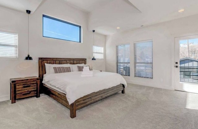 Beautiful New-Modern Luxury Minutes from Downtown, Old Colorado City & OPTC