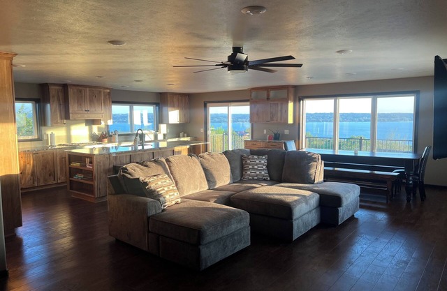 Beautiful newly renovated home overlooking Lewis and Clark lake.