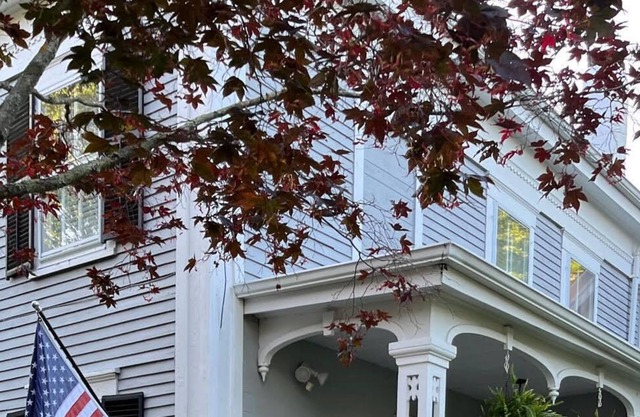 Beautiful, newly updated apartment in an antique home on Historic 6 A