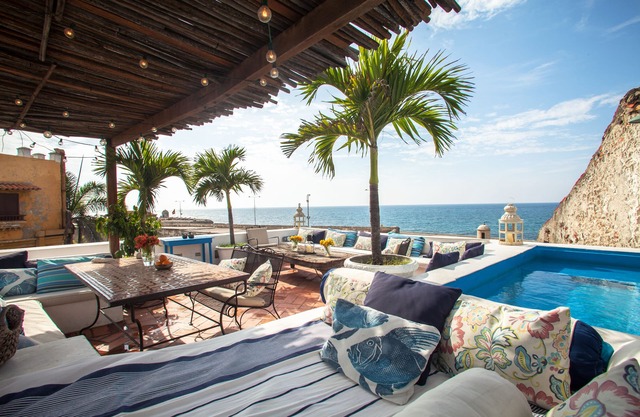 Beautiful ocean front Villa in Historic Center - sunsets - Chef & full staff