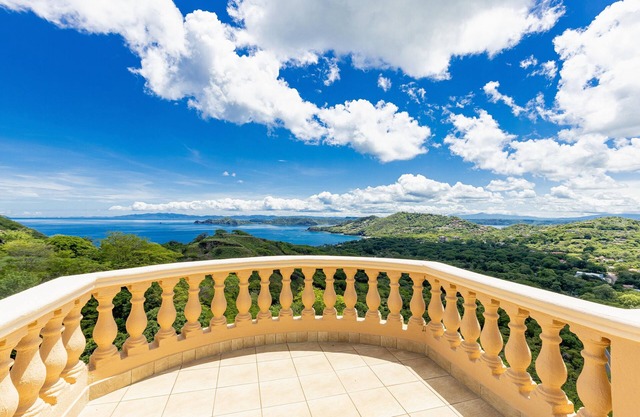 Beautiful Ocean View Penthouse 2 bedroom 2.5 bathroom - Casa Q