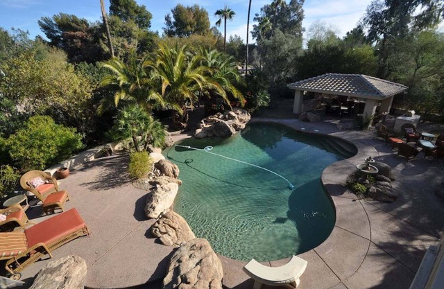 Beautiful! On the Golf course/Swimming/Resort style home
