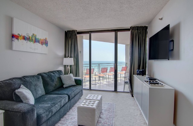 Beautiful One Bedroom Suite + Official On-Site Rental Privileges