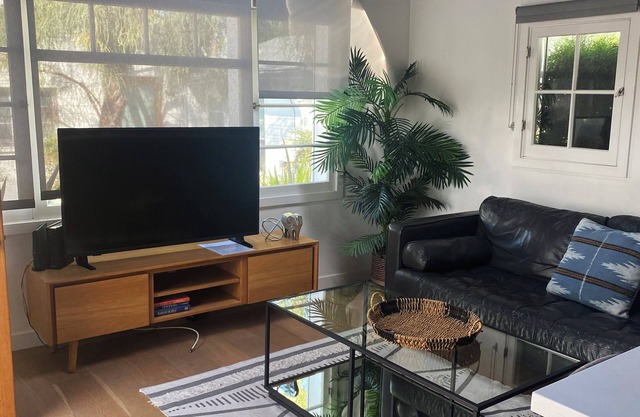Beautiful One-Bedroom Bungalow in Venice
