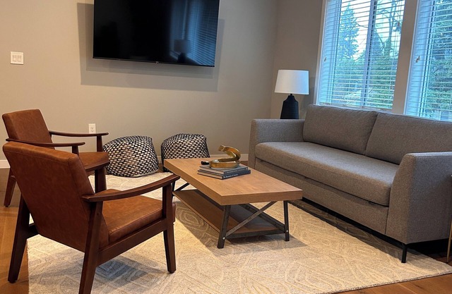 Beautiful One Family Home - Near PDX/Waterfront