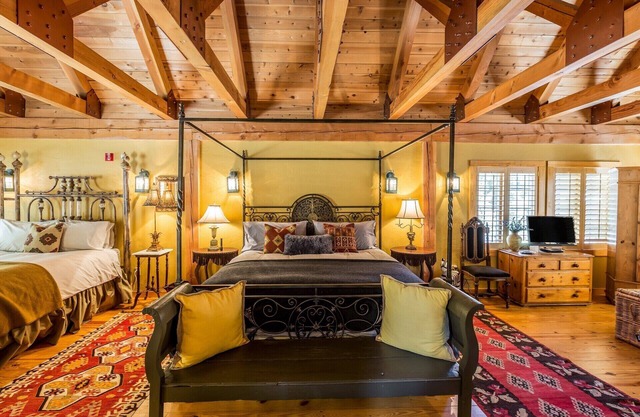 Beautiful & One-of-a-Kind Downtown Minturn Apartment. Minutes to Vail.
