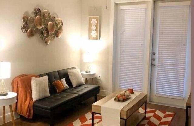 beautiful outer city escape w/pool, gym and clubhouse!