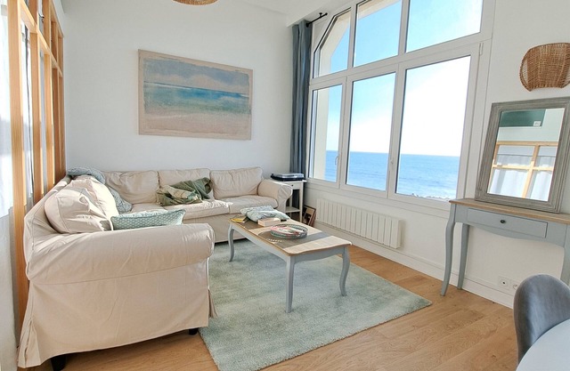 BEAUTIFUL PANORAMIC SEA VIEW EXCEPTIONAL LOCATION APARTMENT 3* ALL COMFORTS