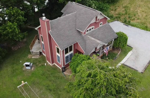 Beautiful Pet Friendly Home on the Cumberland River! Fish, Hike, Relax!