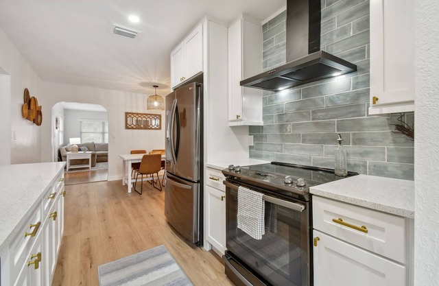 Beautiful pool home minutes from the beach