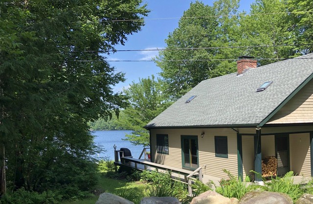 Beautiful Post and Beam on crystal clear Thompson Lake