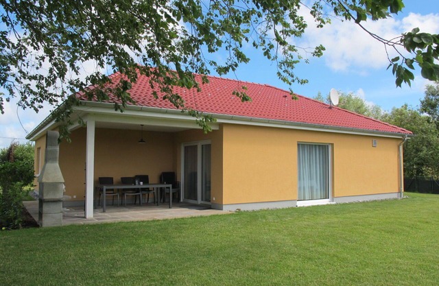 Beautiful private villa for 6 guests with WIFI, TV, terrace and parking