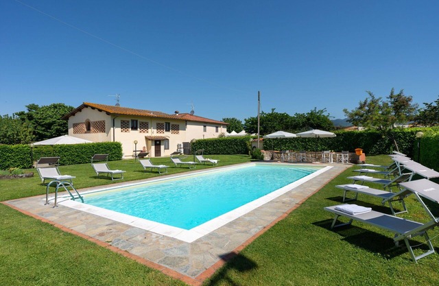Beautiful private villa for 11 people with A/C, private pool, WIFI, TV and panoramic view