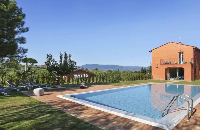 Beautiful private villa with private pool, WIFI, A/C, TV, balcony and panoramic view, close to L.